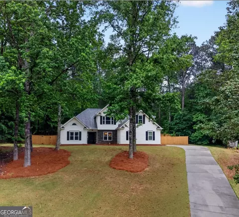 85 Elmwood Dr, Sharpsburg, GA 30277