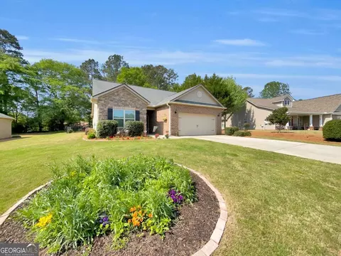 Exterior - 155 Carrington Dr, Commerce, GA 30529 photo 2 of 7