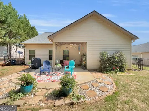 Exterior - 155 Carrington Dr, Commerce, GA 30529 photo 5 of 7