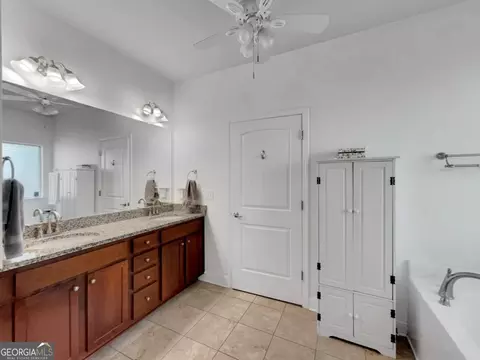 Bath - 155 Carrington Dr, Commerce, GA 30529 photo 3 of 4