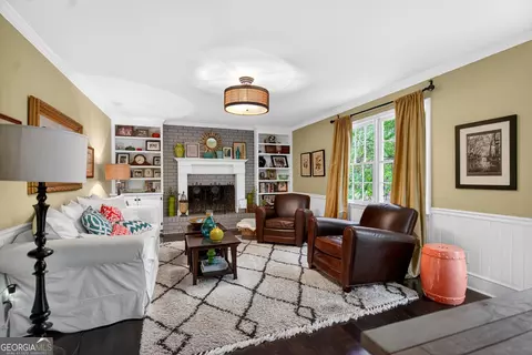 Living - 501 Ashford Cir, Lagrange, GA 30240 photo 2 of 2