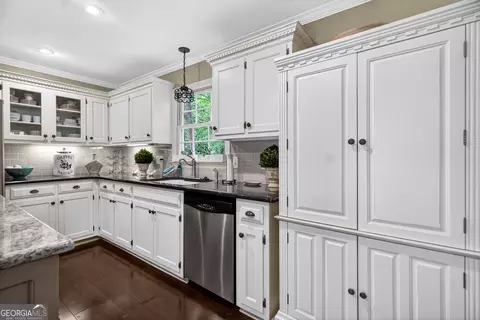 Kitchen - 501 Ashford Cir, Lagrange, GA 30240 photo 4 of 4