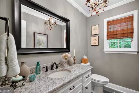 Bath - 501 Ashford Cir, Lagrange, GA 30240 photo 1 of 3