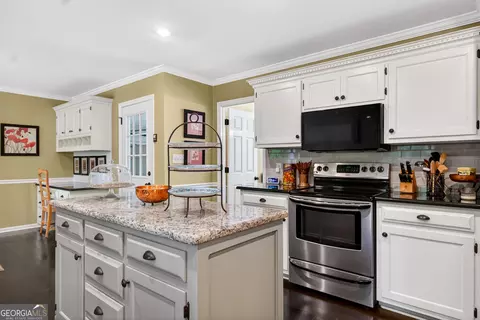 Kitchen - 501 Ashford Cir, Lagrange, GA 30240 photo 3 of 4