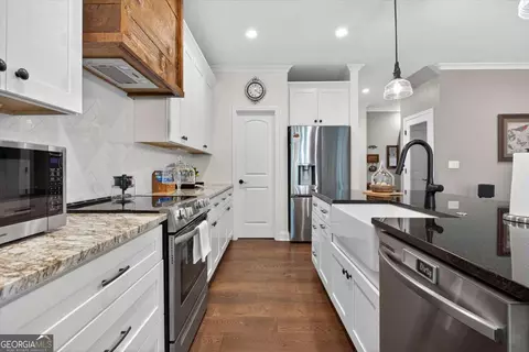 Kitchen - 3585 Patricks Path, Canton, GA 30115 photo 4 of 5