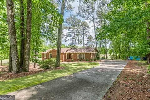 5817 Little Mountain Dr, Ellenwood, GA 30294