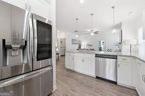 Kitchen - 192 Kimberleys Xing, Jasper, GA 30143 photo 2 of 3
