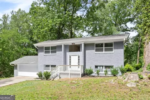 495 Larchmont Cir NW, Atlanta, GA 30318