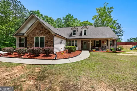 32 Brooks Lake Dr, Newnan, GA 30263