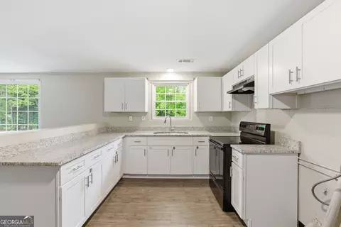 Kitchen - 197 Camp Creek Rd, Cornelia, GA 30531 photo 2 of 3