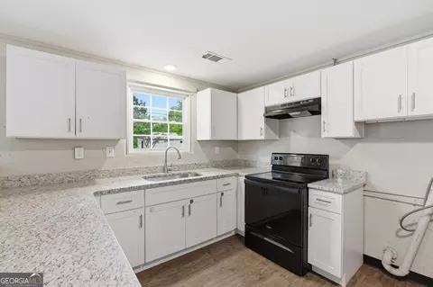 Kitchen - 197 Camp Creek Rd, Cornelia, GA 30531 photo 3 of 3