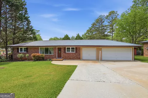 1226 Skyline Dr, Toccoa, GA 30577