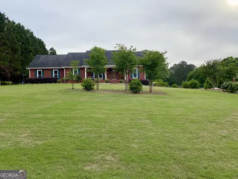 2822 Green Rd, Loganville, GA 30052