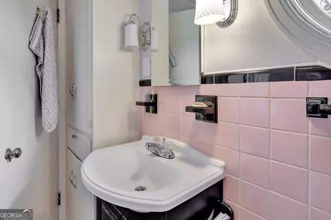 Bath - 4133 Brookhaven Dr, Covington, GA 30014 photo 3 of 6