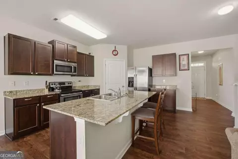 Kitchen - 1009 Eldon Ln, Fairburn, GA 30213 photo 2 of 2