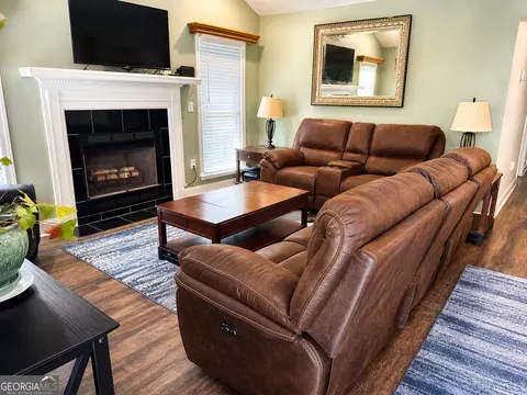 Living - 105 Easy St, Dublin, GA 31021 photo 1 of 1
