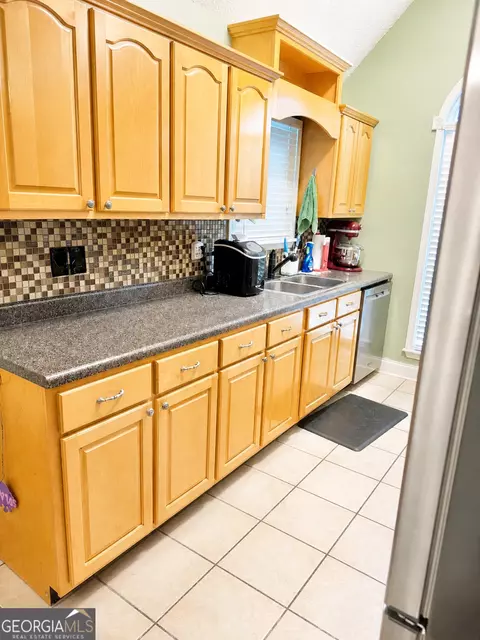 Kitchen - 105 Easy St, Dublin, GA 31021 photo 2 of 2
