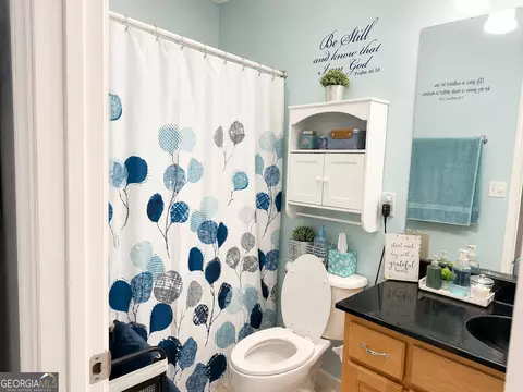 Bath - 105 Easy St, Dublin, GA 31021 photo 1 of 2