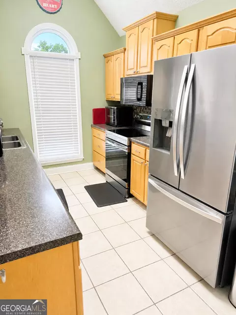 Kitchen - 105 Easy St, Dublin, GA 31021 photo 1 of 2