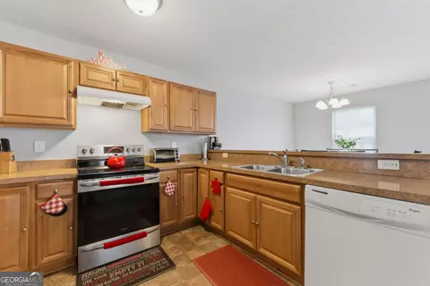 Kitchen - 2341 Glebe Ct, Hampton, GA 30228 photo 3 of 3