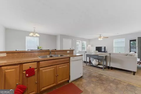 Kitchen - 2341 Glebe Ct, Hampton, GA 30228 photo 2 of 3