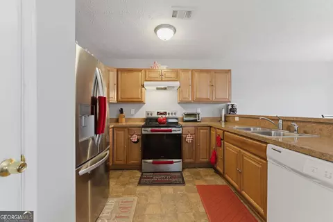 Kitchen - 2341 Glebe Ct, Hampton, GA 30228 photo 1 of 3