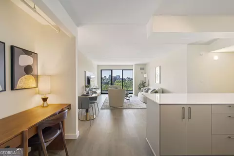 2460 Peachtree Rd NE #201, Atlanta, GA 30305
