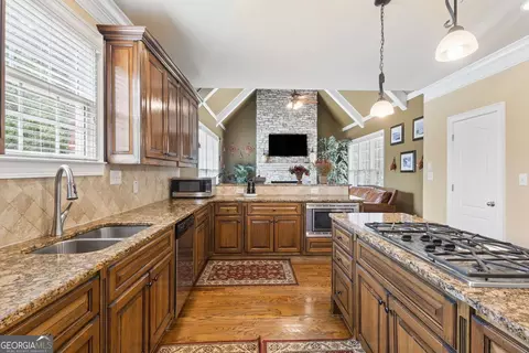 Kitchen - 5356 Settles Bridge Rd, Suwanee, GA 30024 photo 4 of 6