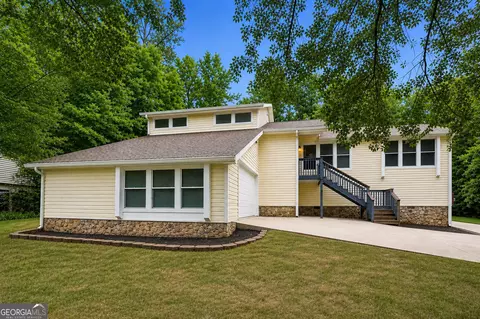 1920 Oakleaf Ln, Lithia Springs, GA 30122