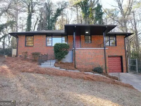 2756 Oldknow Dr NW, Atlanta, GA 30318