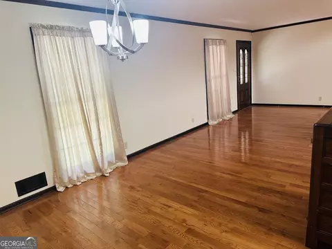 Living - 100 Rover Rd, Williamson, GA 30292 photo 1 of 2