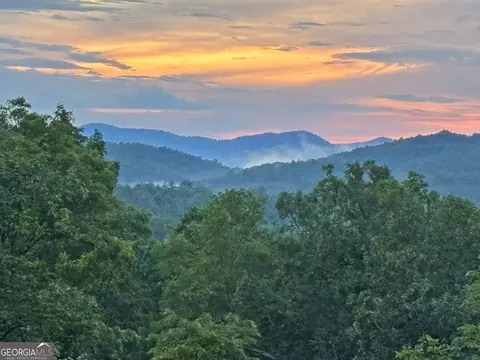 200 Oak Crest Dr, Morganton, GA 30560