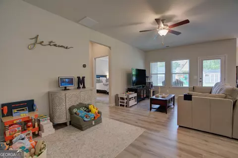 Entry Way - 3 Macintosh Dr NE, Rome, GA 30165 photo 5 of 5