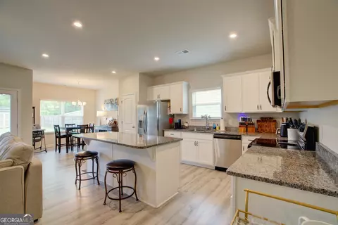 Kitchen - 3 Macintosh Dr NE, Rome, GA 30165 photo 1 of 2