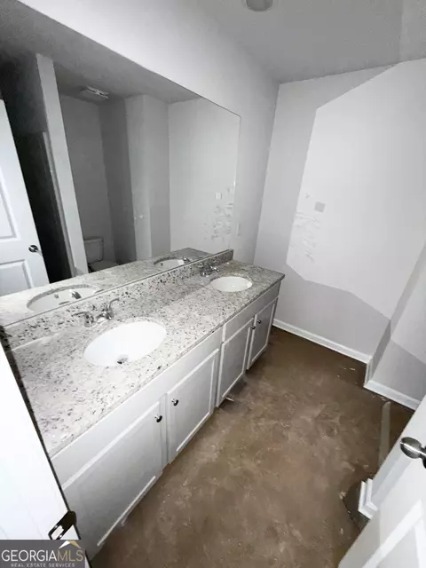 Bath - 11610 E Lovejoy Rd, Hampton, GA 30228 photo 2 of 5