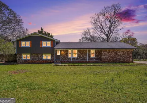 8832 Twin Oaks Dr, Jonesboro, GA 30236