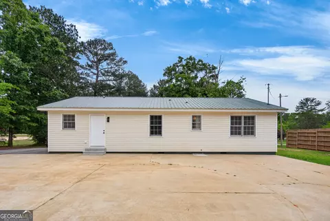 Exterior - 660 Bartley Rd, Lagrange, GA 30241 photo 4 of 7