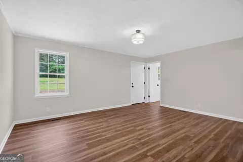 Living - 660 Bartley Rd, Lagrange, GA 30241 photo 5 of 5