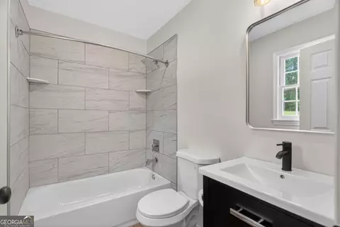 Bath - 660 Bartley Rd, Lagrange, GA 30241 photo 2 of 2