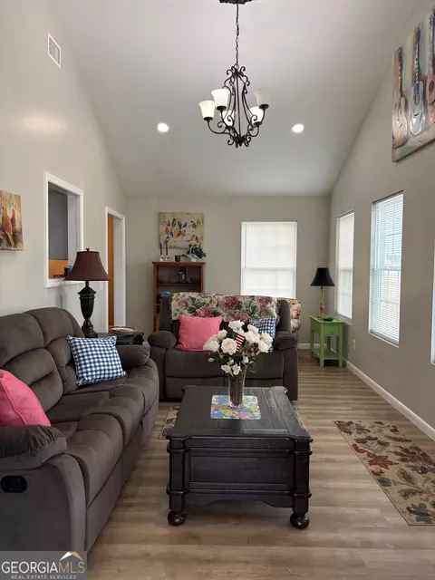 Living - 6663 Pine Ridge Cir, Blackshear, GA 31516 photo 2 of 2