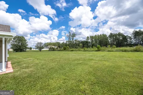 Exterior - 6663 Pine Ridge Cir, Blackshear, GA 31516 photo 4 of 11