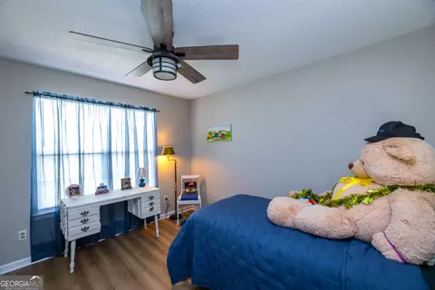 Bedroom - 6663 Pine Ridge Cir, Blackshear, GA 31516 photo 11 of 13