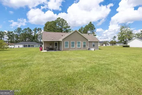 Exterior - 6663 Pine Ridge Cir, Blackshear, GA 31516 photo 9 of 11