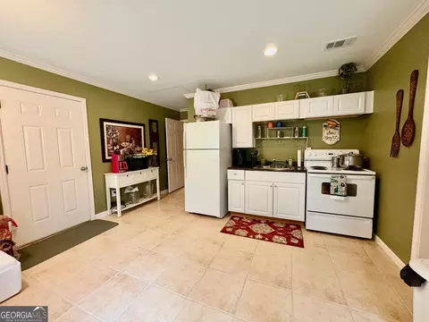 Kitchen - 1994 Bennett Rd, Grayson, GA 30017 photo 7 of 8