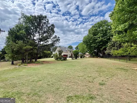 Exterior - 1994 Bennett Rd, Grayson, GA 30017 photo 7 of 14