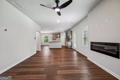 Living - 140 Post Oak Dr, Jackson, GA 30233 photo 2 of 3