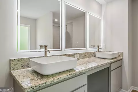 Bath - 140 Post Oak Dr, Jackson, GA 30233 photo 3 of 4
