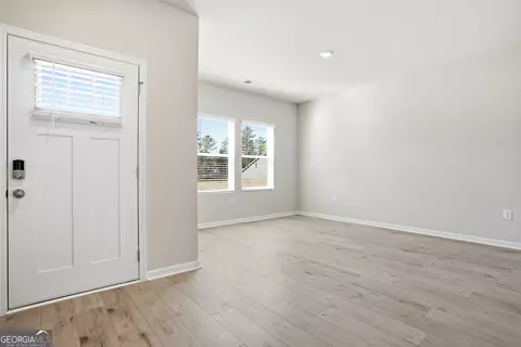 Living - 136 Post Oak Dr, Jackson, GA 30233 photo 1 of 2