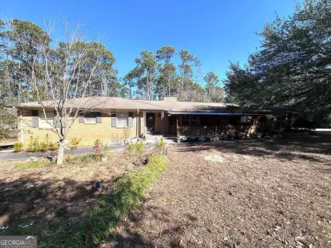 172 W Leo Trapnell Ave, Lyons, GA 30436