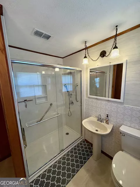 Bath - 5921 John St, Austell, GA 30106 photo 1 of 2